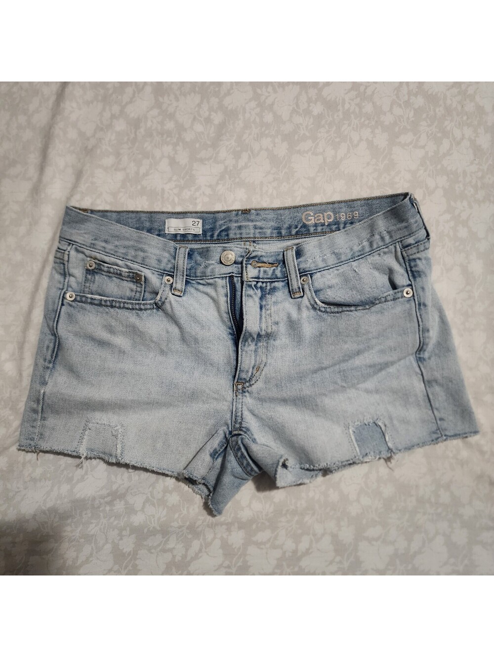 GAP Slim Denim Shorts patches and raw hem Size 27